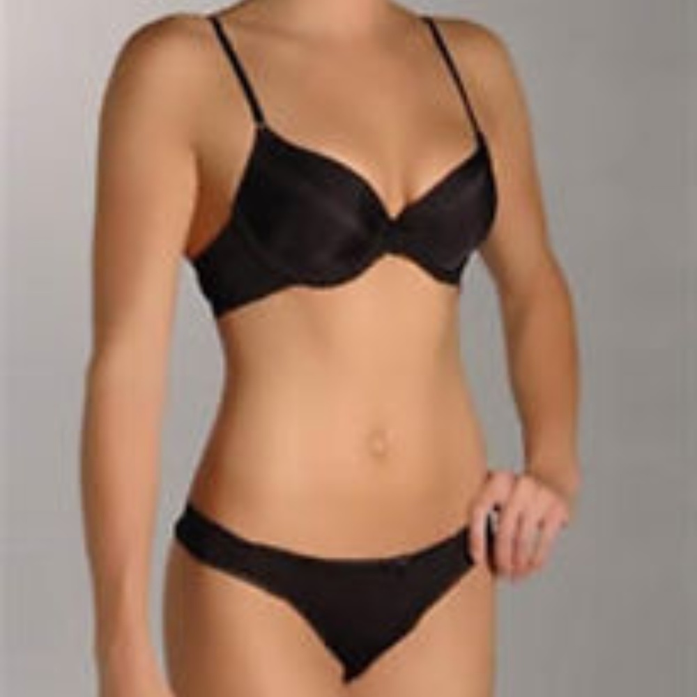 NWT Elle Macpherson E72-787 Union Contour Bra Blk